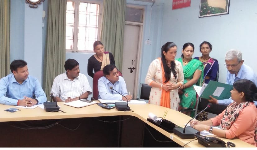 Anarsa's women demand to cancel the eviction teacher