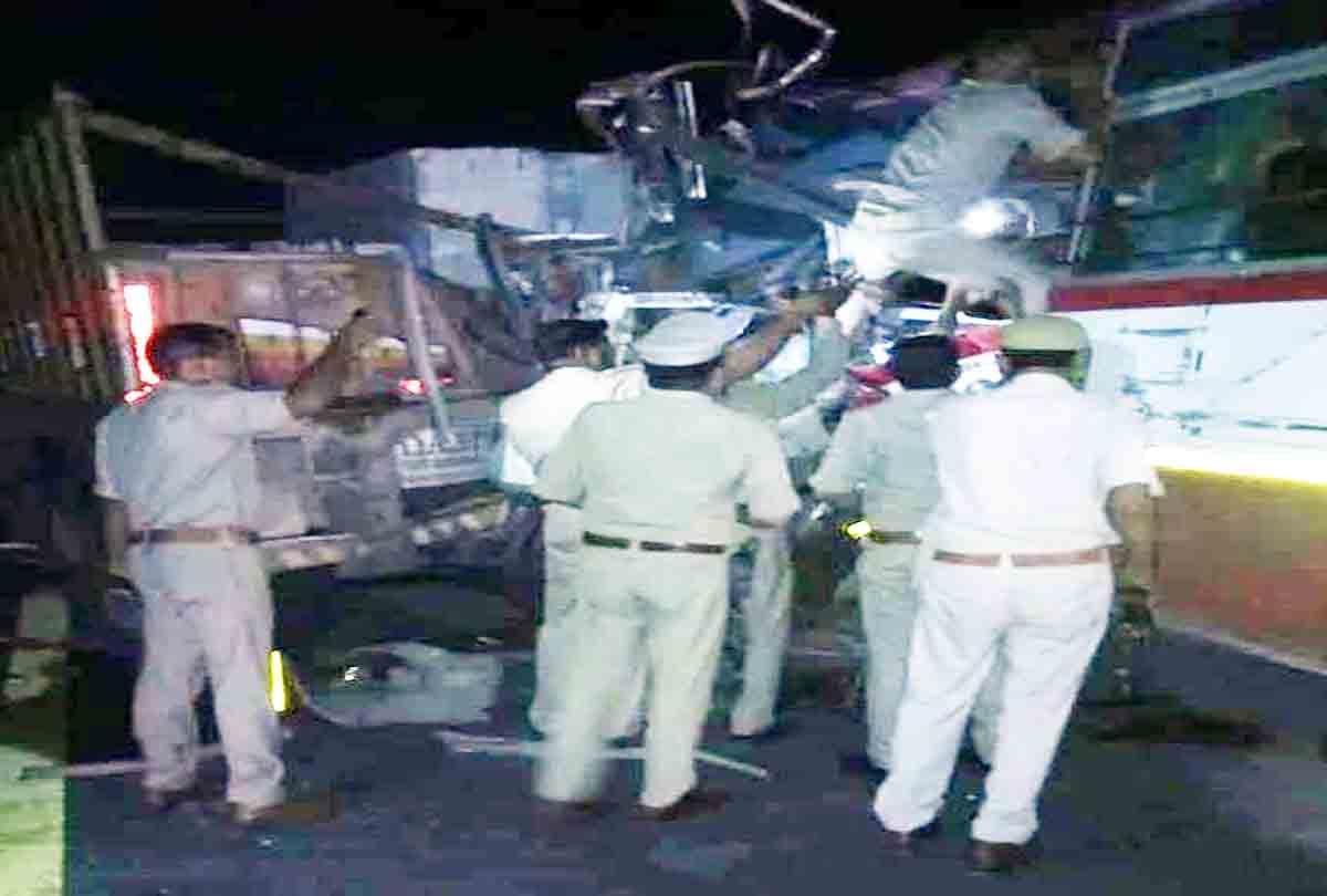 Agra-Lucknow expressway road accident, one killed and four injured