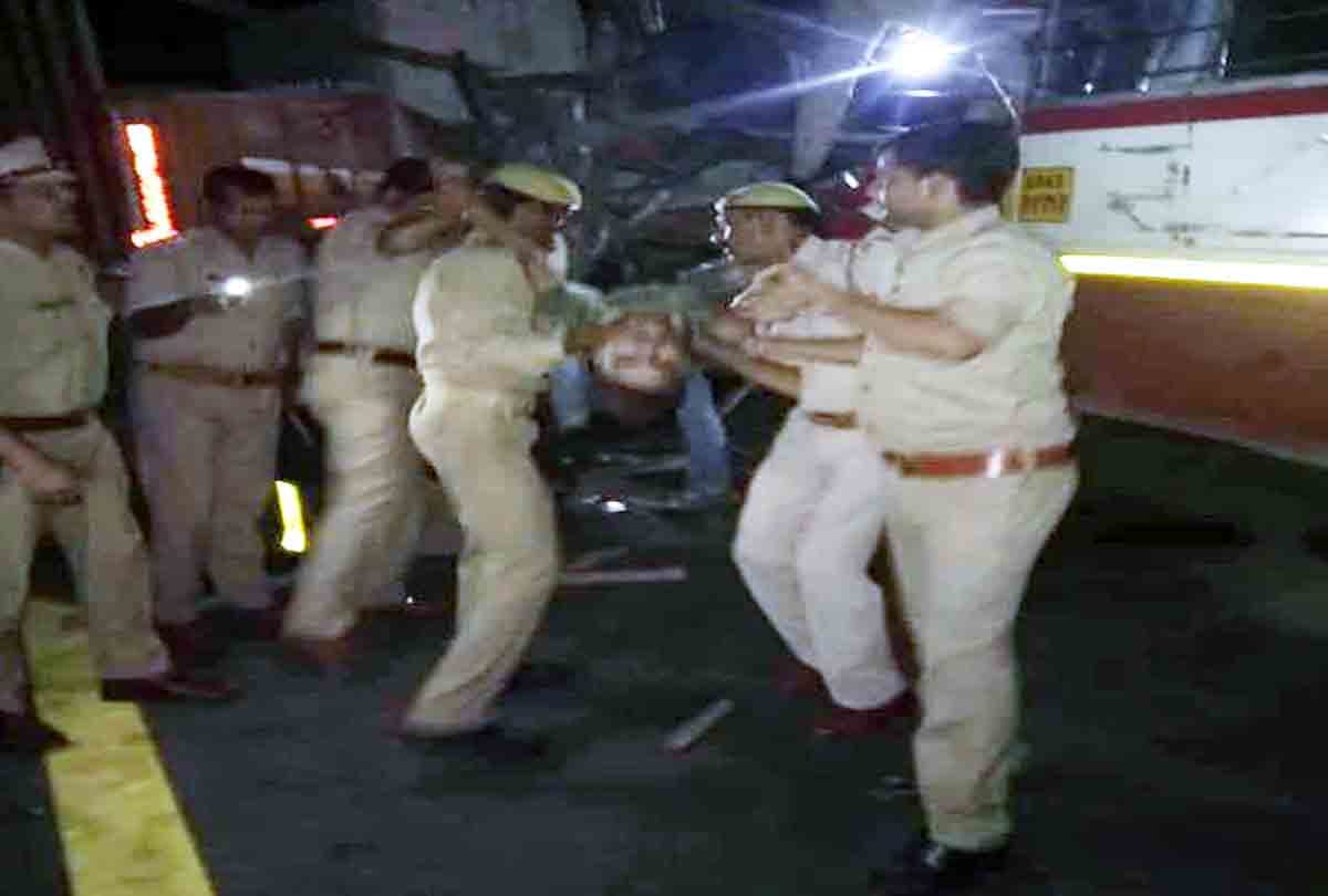 Agra-Lucknow expressway road accident, one killed and four injured