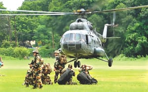 The helicopter jumped off the ground with the aid of a rope