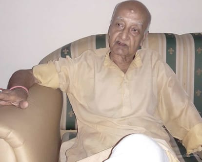 independence day special story bhadohi baghel bhawan is the memory of freedom fighter