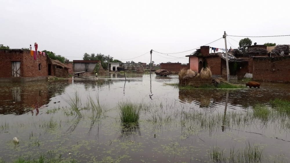 ganga water level increased embankment broken flood in many village