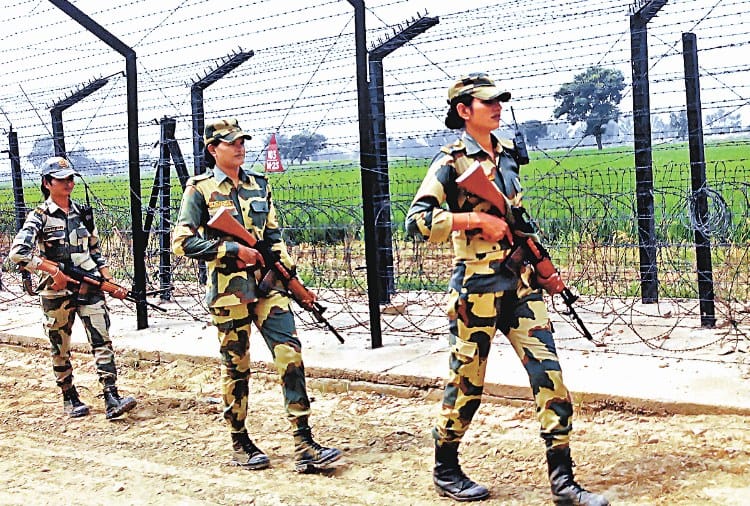 Independence Day, Lady BSF Soldiers Securing India Pakistan Border in Wagah