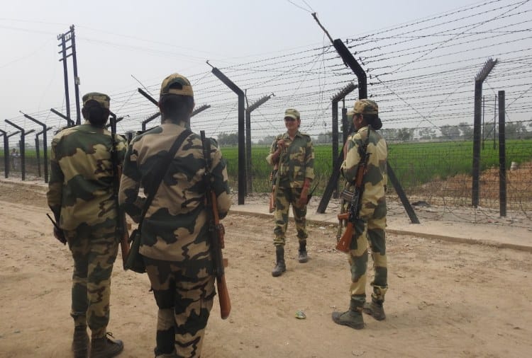 Independence Day, Lady BSF Soldiers Securing India Pakistan Border in Wagah