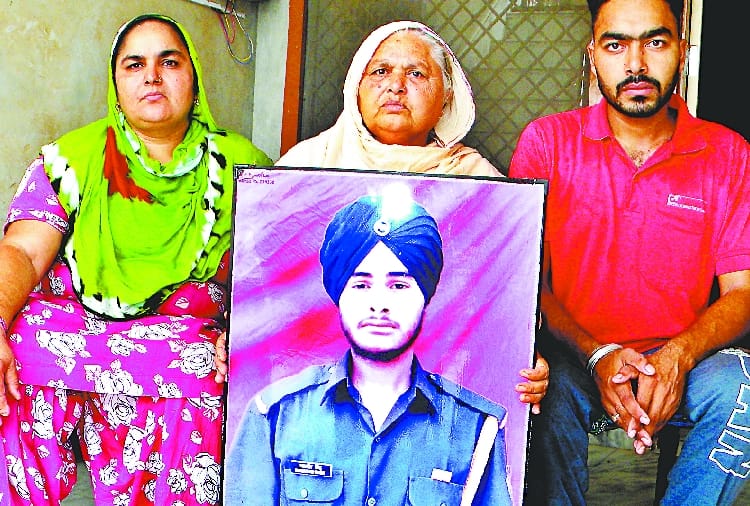 martyr's Mother wandering for government help in Barnala