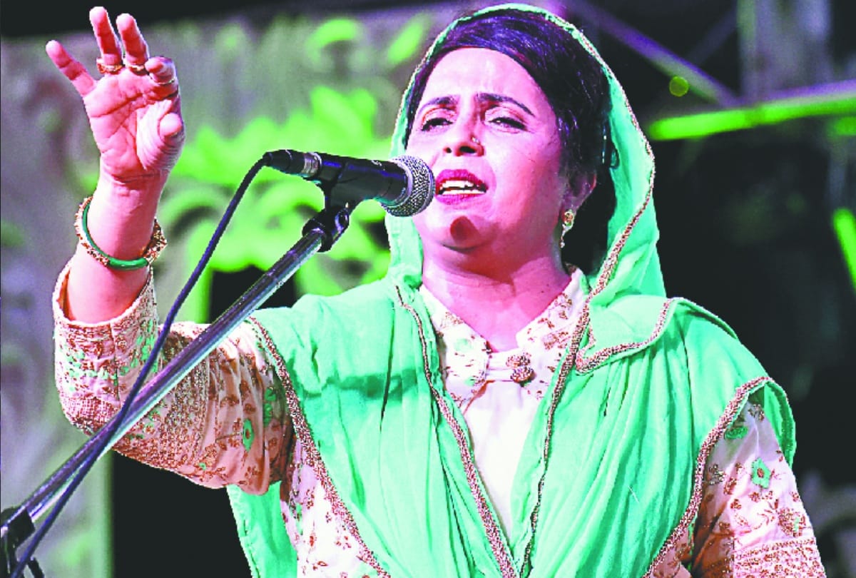passion of patriotism in kavi sammelan and musahira #MaTujhePrnam in meerut
