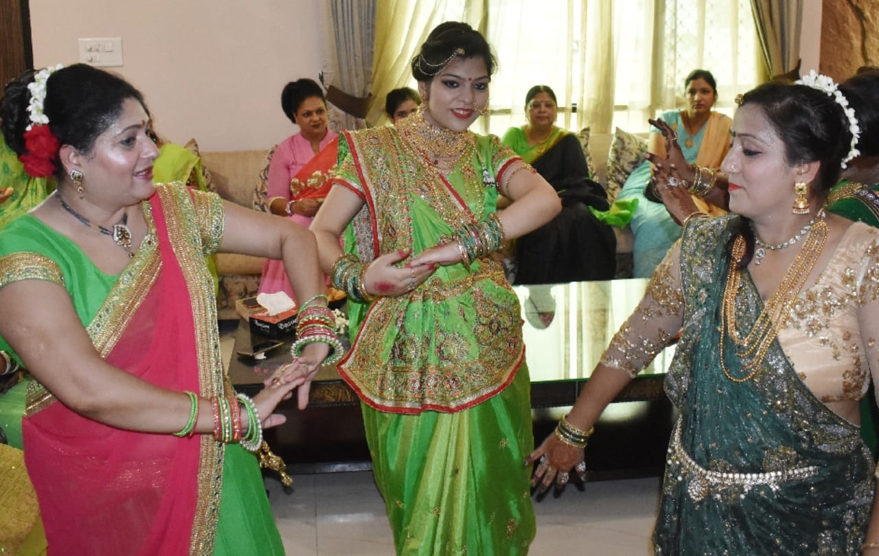 Hariyali Tees celebrated women reached swinging in beautiful costumes, See in pics