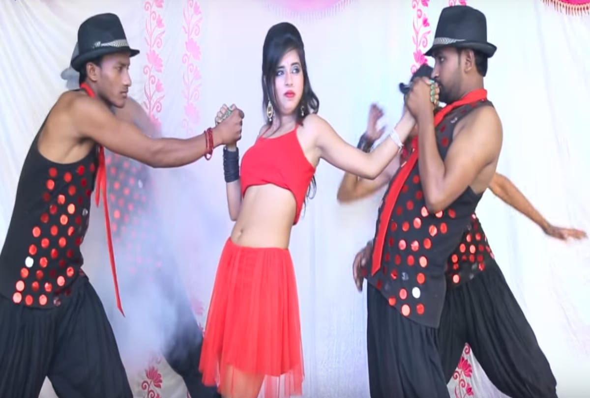 Poonam Dubey new Bhojpuri song Nagin Dance has been viral