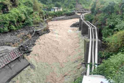 495 roads close in himachal and 868 bus route suspended