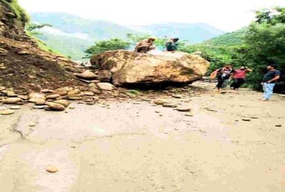495 roads close in himachal and 868 bus route suspended