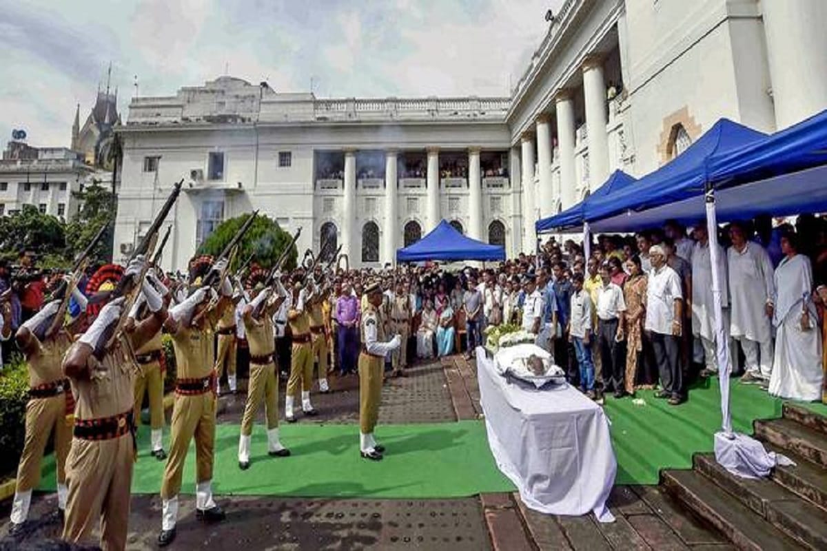 Family Refuses by keeping the funeral of Somnath Chatterjee in CPI(M) office