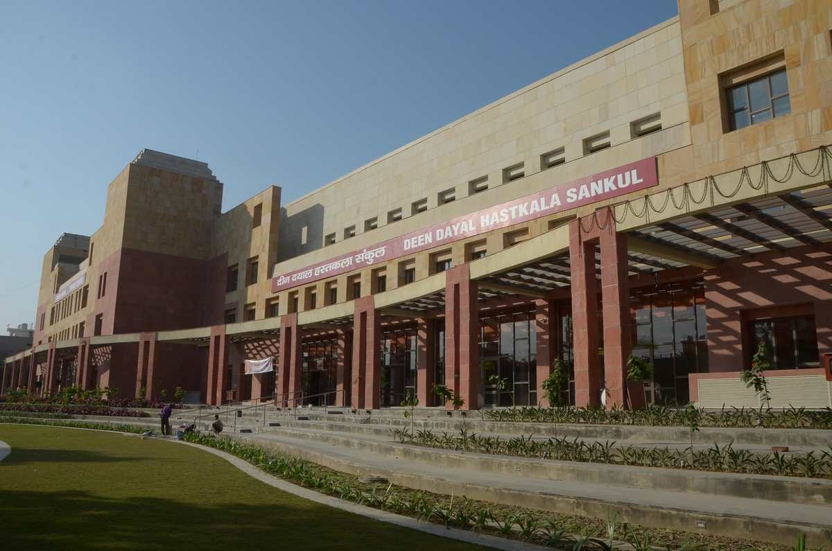 Deendayal hastkala sankul interior being made attractive for pravasi bharatiya sammelan