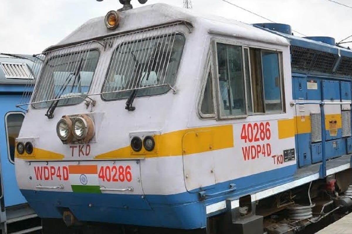 many train cancle and many train route changed who begain from varanasi