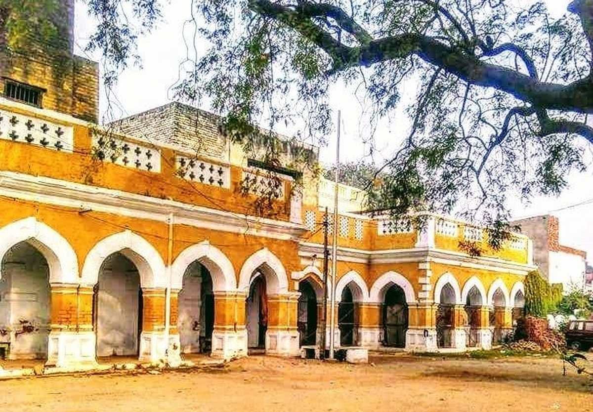 independence day special story bhadohi baghel bhawan is the memory of freedom fighter