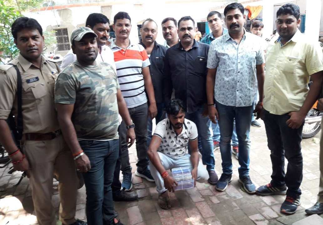 Heroin smuggler arrest in varanasi with crore rupees heroine