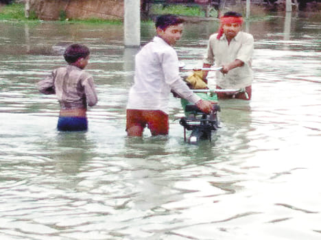 Flood water filled in 12 villages in farrukhabad