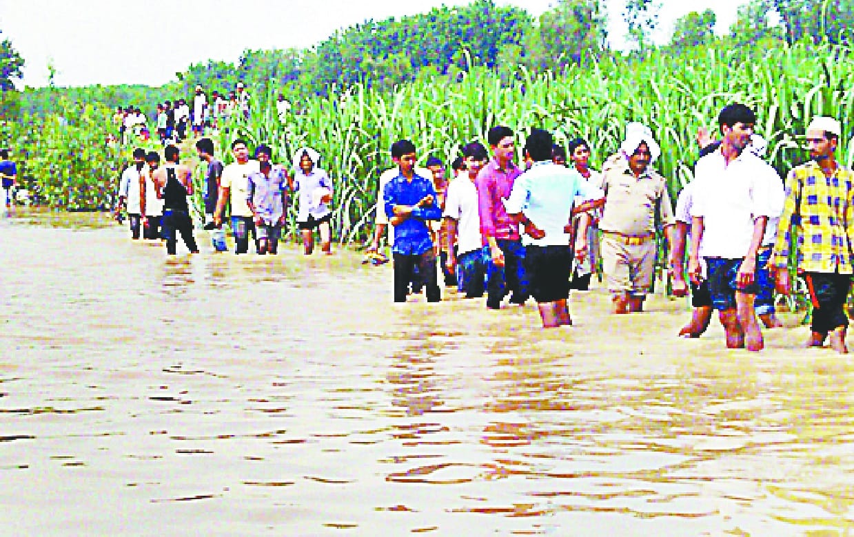 Boro river flows, five people flew
