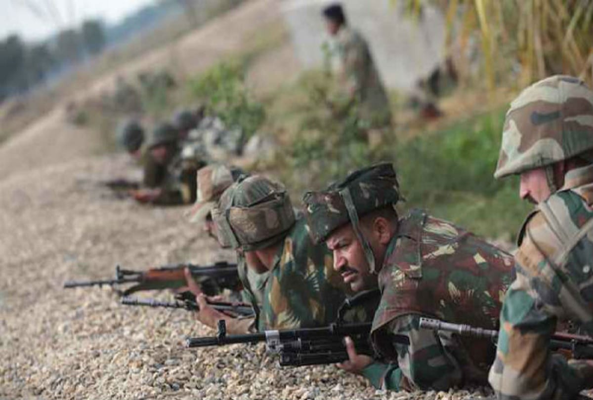 Naxalites bomb blast, two ITBP jawans injured in Chhattisgarh