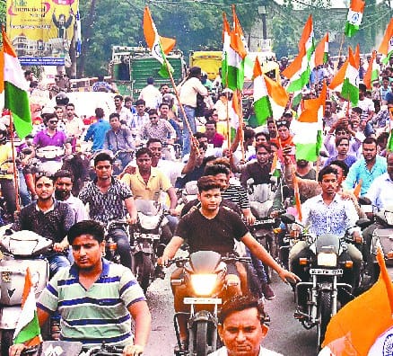 maa tujhe pranaam ko krantidra ke baashindo me josh