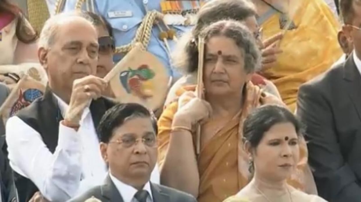 Independence Day 2018: dignitaries use hand made fans of tribals