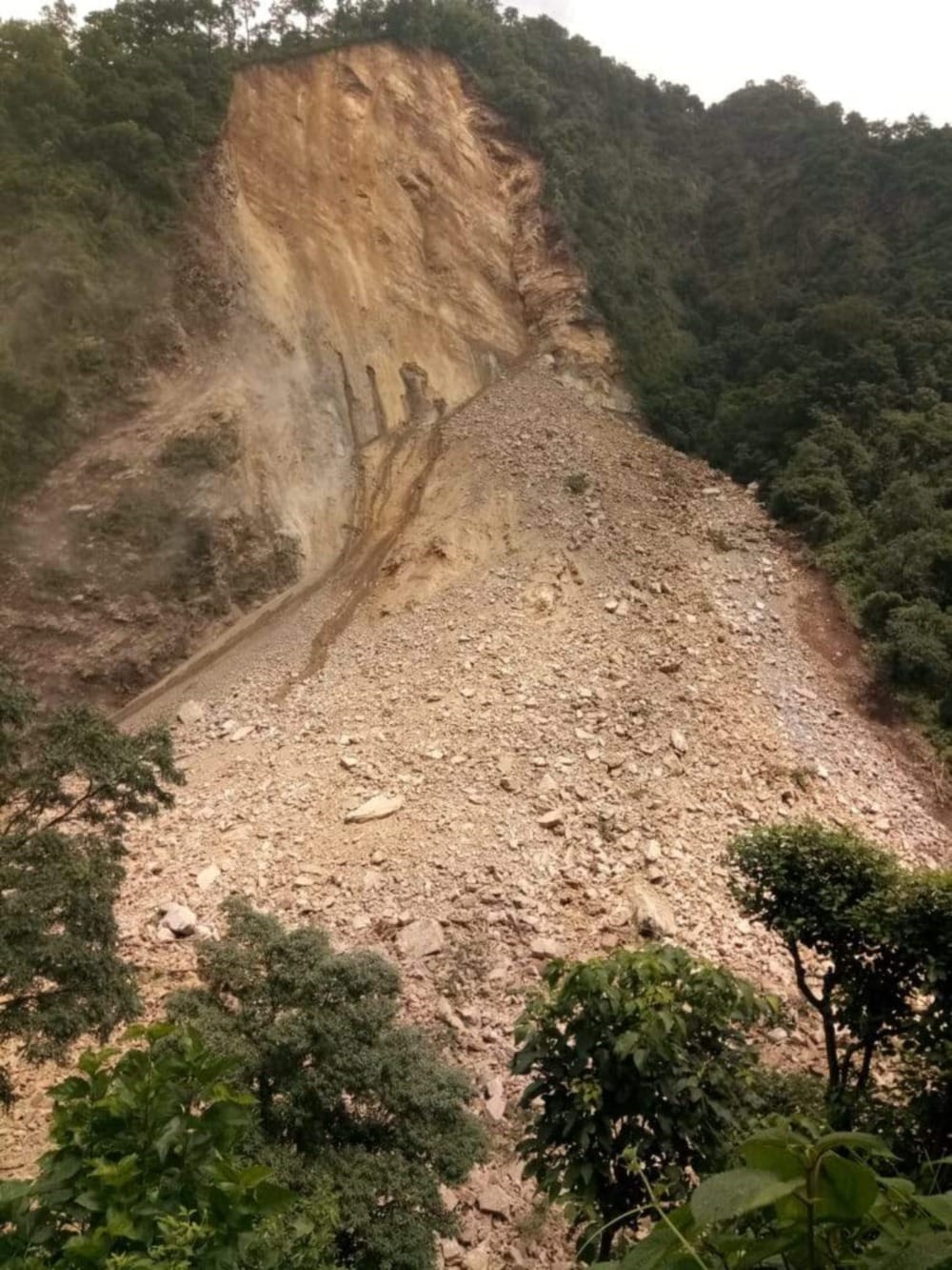 hill breaks down and make deep lake it may cause of disaster in uttarakhand