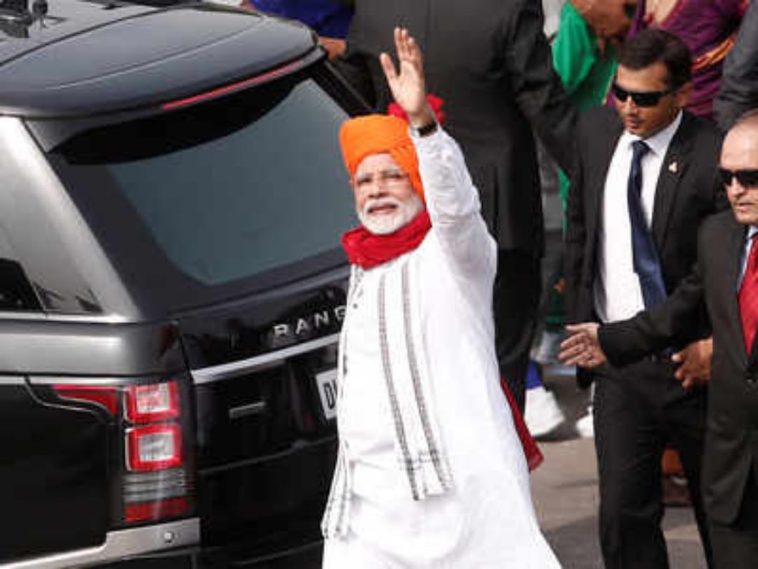 PM modi used range rover on independence day speculations over his BMW 7-Series