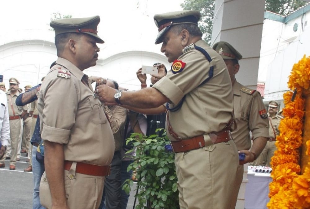 DGP Om Prakash Singh honoured police officers in lucknow.