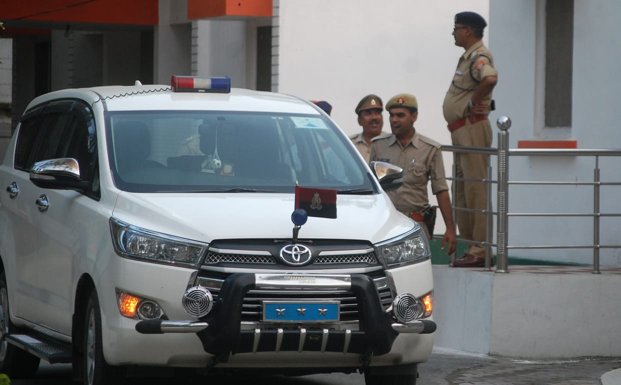 डीआईजी, एसपी, सीओ हटाए गए, कोतवाल, चौकी इंचार्ज सस्पेंड