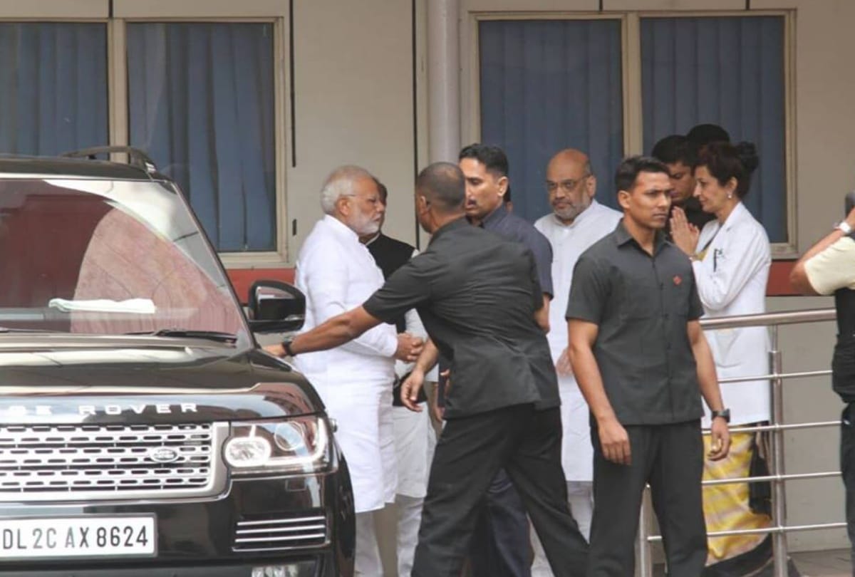 these politicians visits aiims to see atal bihari vajpayee