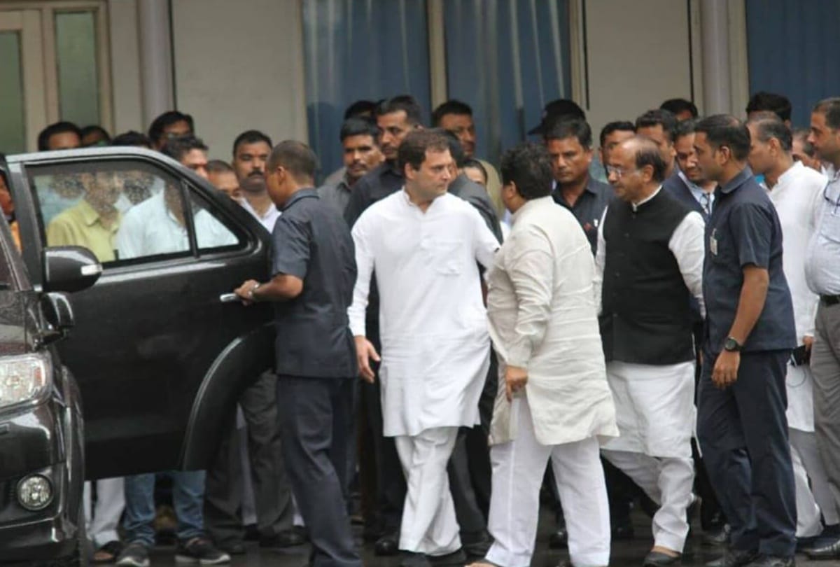 see in photos these politicians visits aiims to see atal bihari vajpayee