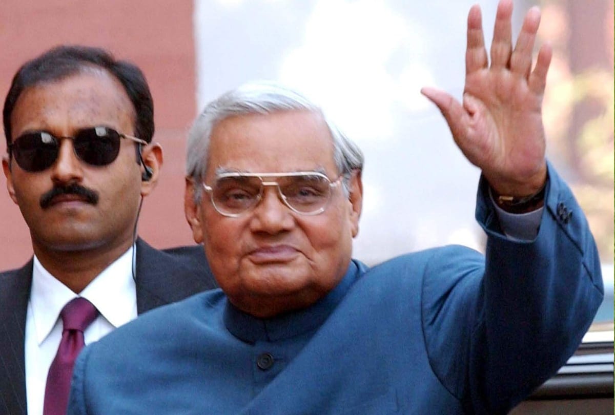 Yogi departed for Delhi AIIMS to see Atal ji