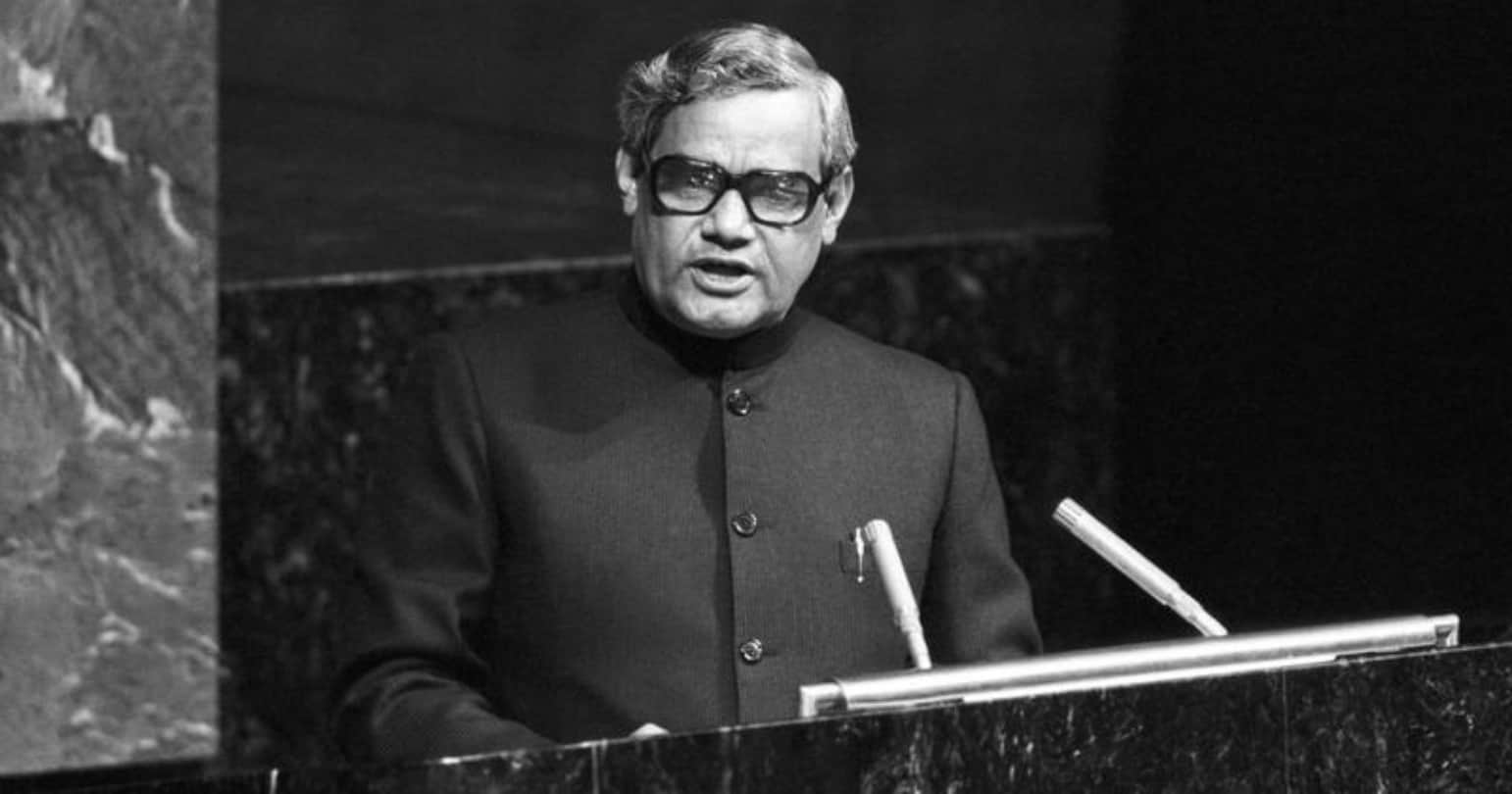 Former Prime Minister Atal Bihari Vajpayee and dilip kumar Pak Pm nawaz Sharif