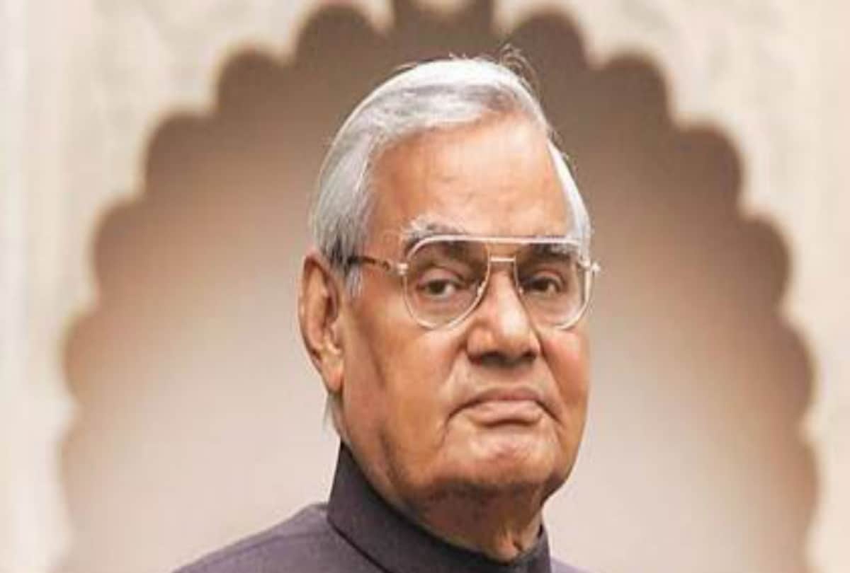 bollywood stars mourned over former prime minister atal bihari vajpayee