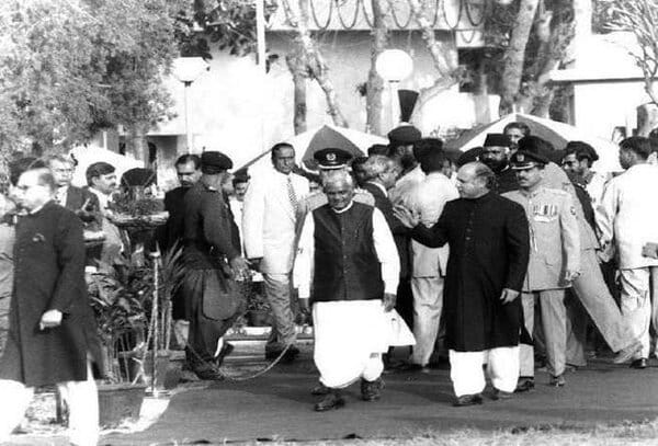 Atal Bihari Vajpayee Visited Pakistan Via Sada-E-Sarhad Bus Via Wagah Border