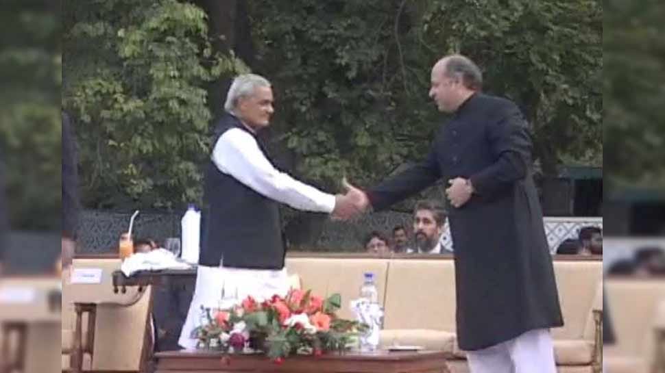 Atal Bihari Vajpayee Visited Pakistan Via Sada-E-Sarhad Bus Via Wagah Border