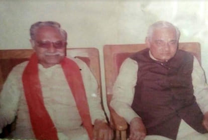 Atal bihari vajpeyee felt UP road like swings of Sawan and answered  Indira Gandhiin this way