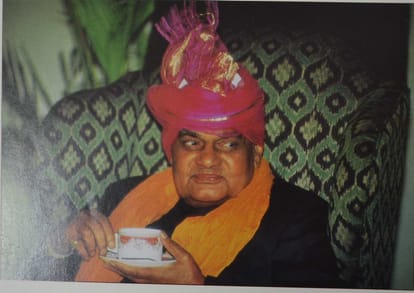 Atal bihari vajpayee caaled stage like machaan