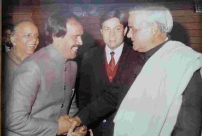 When  atal bihari vajpayee reached Scandal Point of Shimla Without informing
