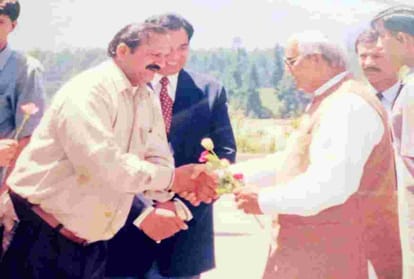 When  atal bihari vajpayee reached Scandal Point of Shimla Without informing