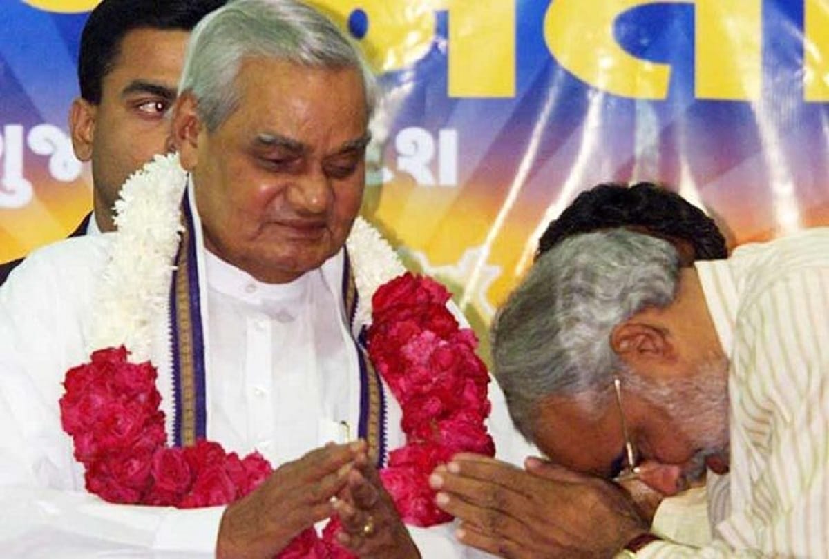 Atal Bihari Vajpayee's death: pm modi rahul gandhi said huge lost for country