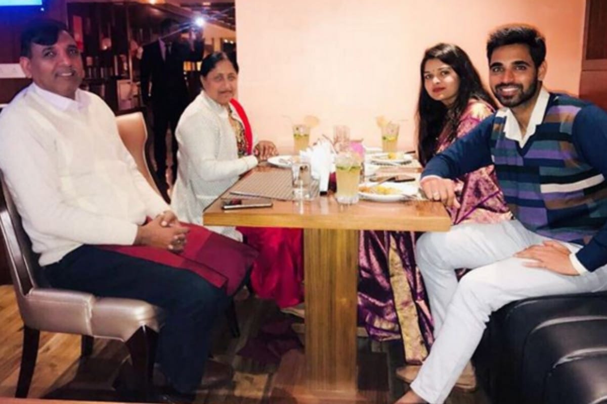Meerut, first anniversary of marriage of Bhubaneswar and Nupur, families greeted on phone