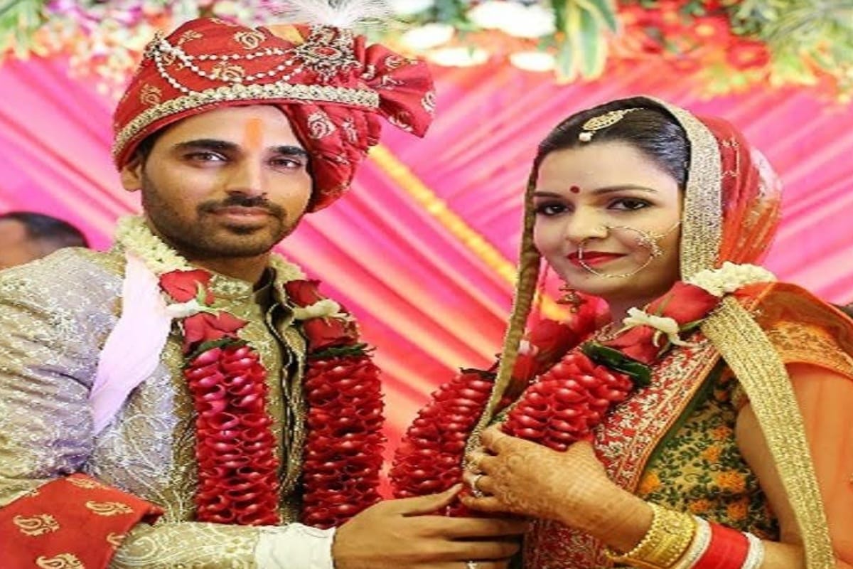 Meerut, first anniversary of marriage of Bhubaneswar and Nupur, families greeted on phone