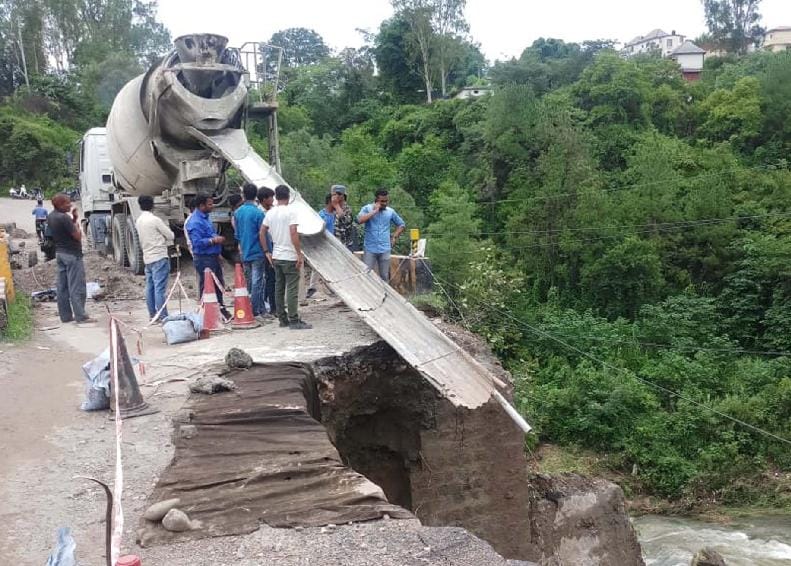 कुनाह पुल क्षतिग्रस्त, शिमला-धर्मशाला जाने वाले यात्री परेशान