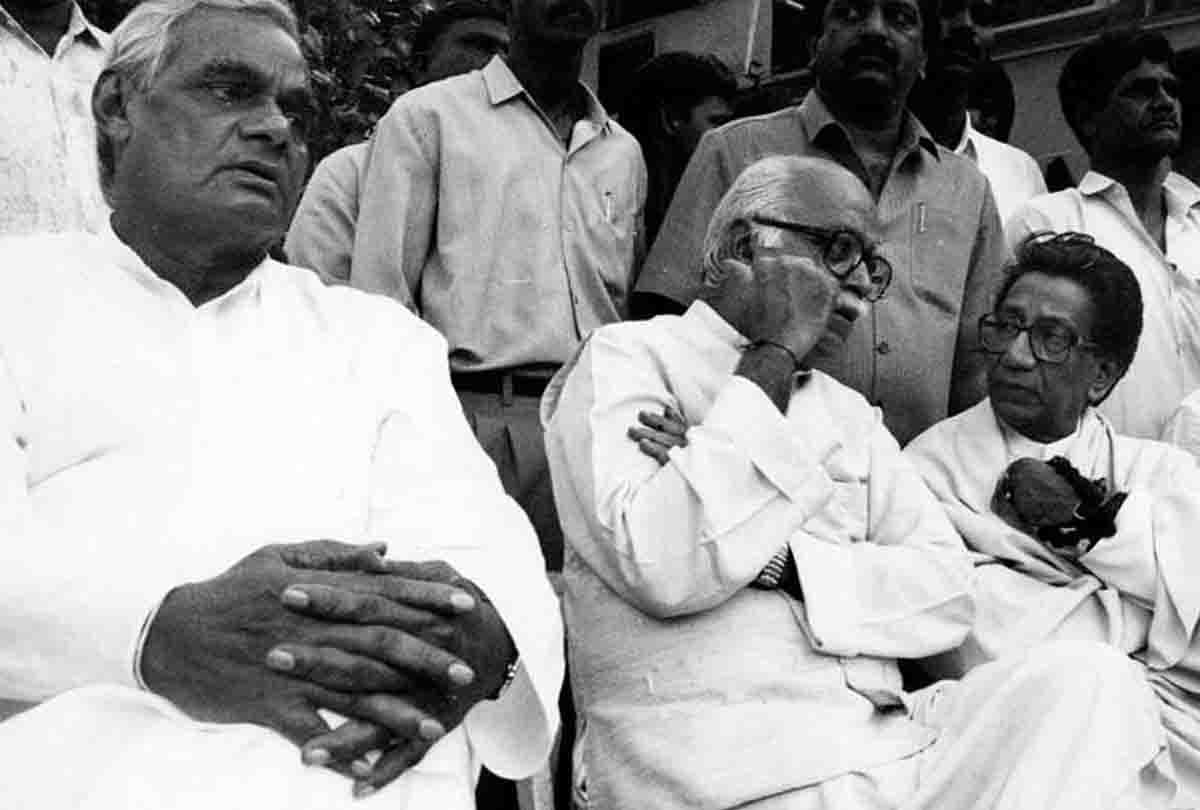 Atal Bihari vajpayee poem after independence