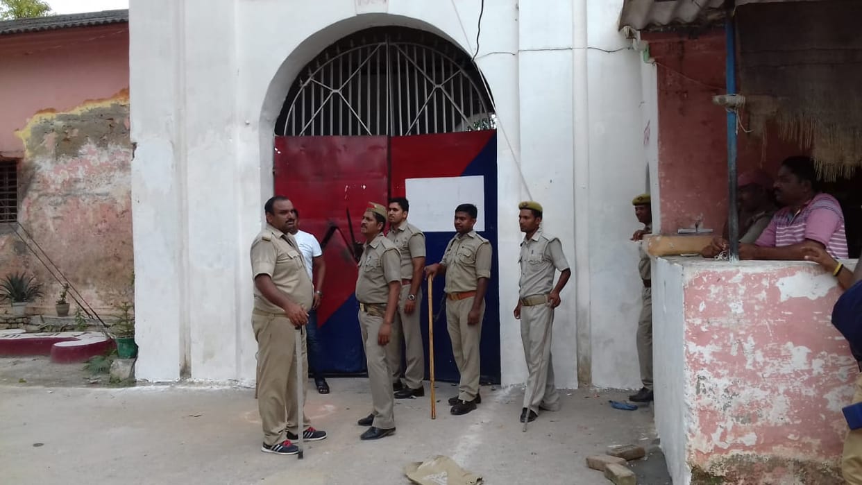 Lathicharge on prisoners for making nuisance in ghazipur jail