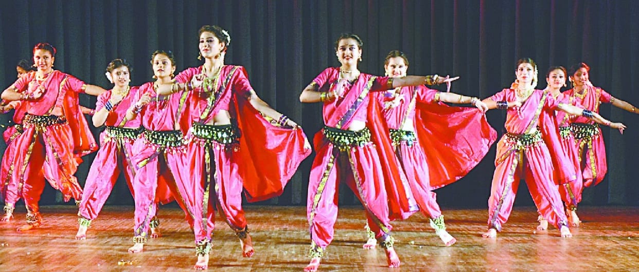 children danced on the ocassion of independence