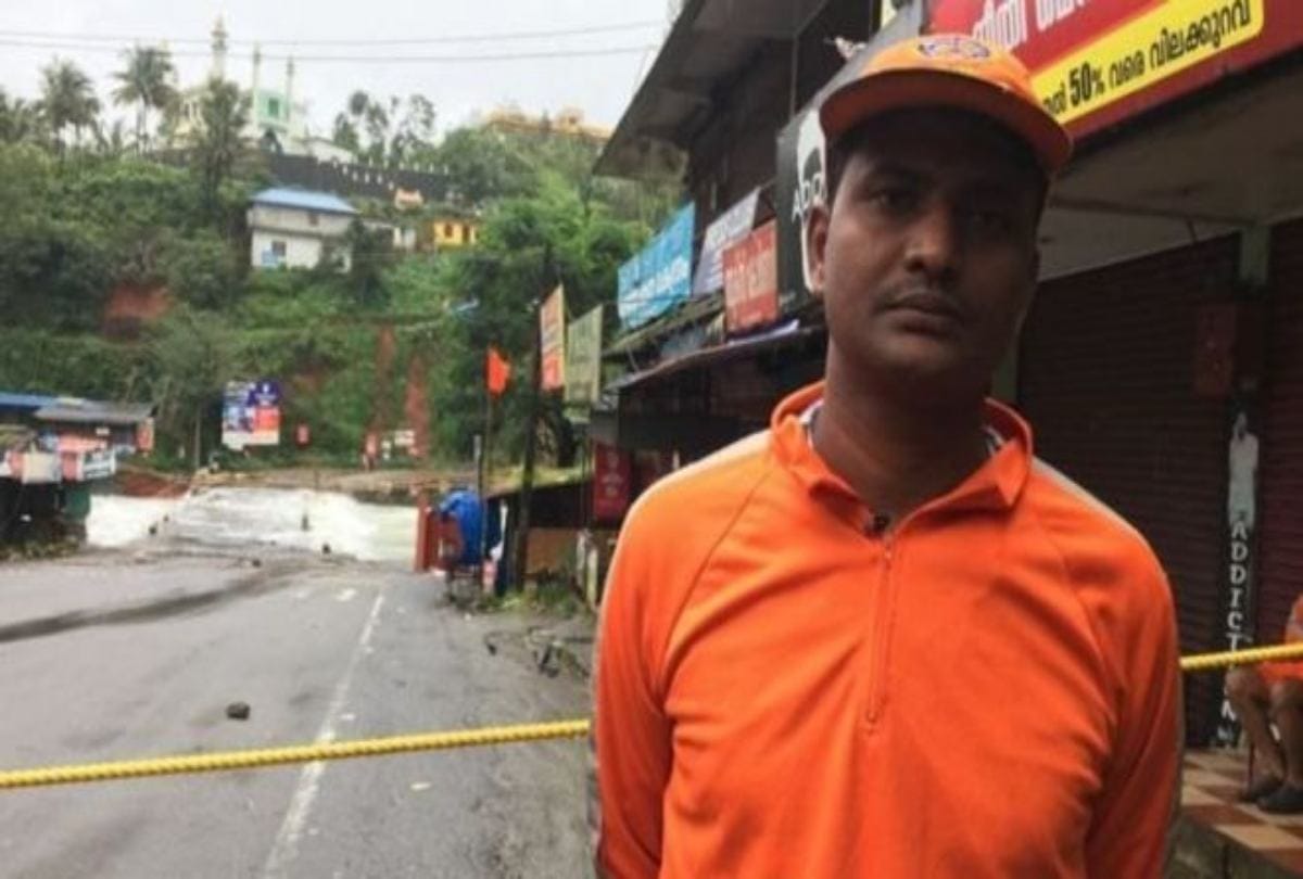 Watch How Kerala Floods Bihar Kanhaiya Kumar Saves Child Running On Bridge Before It Collapsed