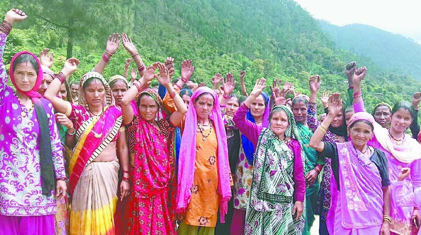 women protested for road