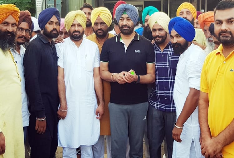 Khaira target on Bhagwant Man, file case against aap volunteers are wrong