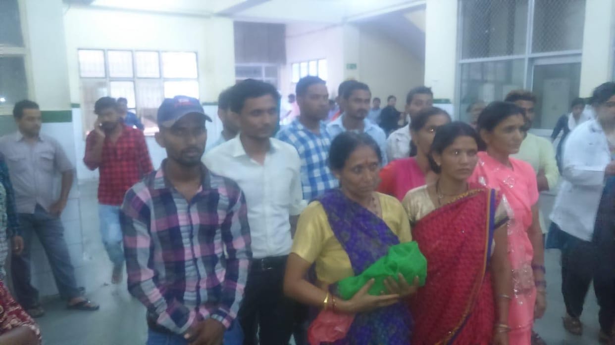 four new born bay death after delivery in sushila tiwari hospital